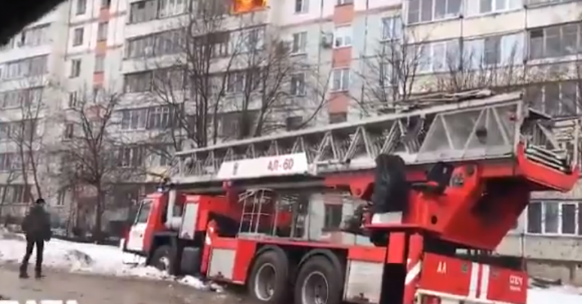 В Кирове пожарная машина, приехавшая на вызов, застряла в грязи