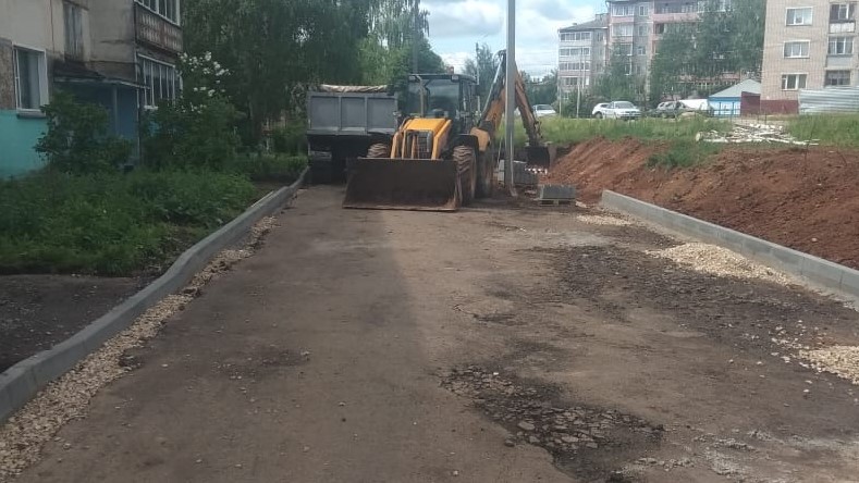 В Кирове стартовал ремонт дворов