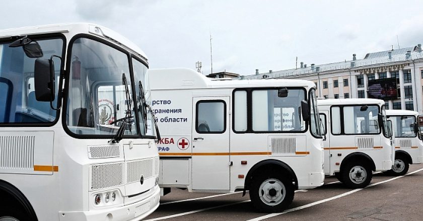 Шесть новых мобильных флюорографов переданы районным больницам Кировской области