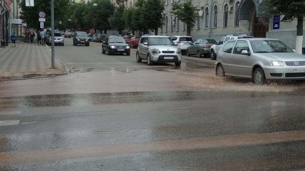 В центре Кирова затопило несколько улиц