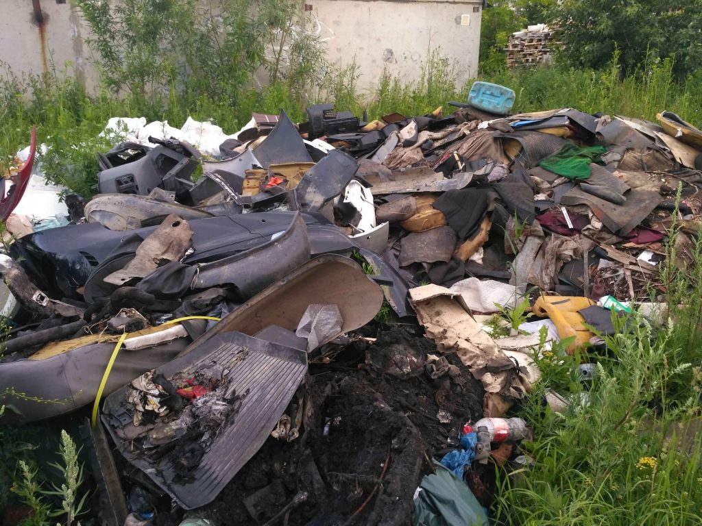 В Кирове нашли свалку со строительными отходами