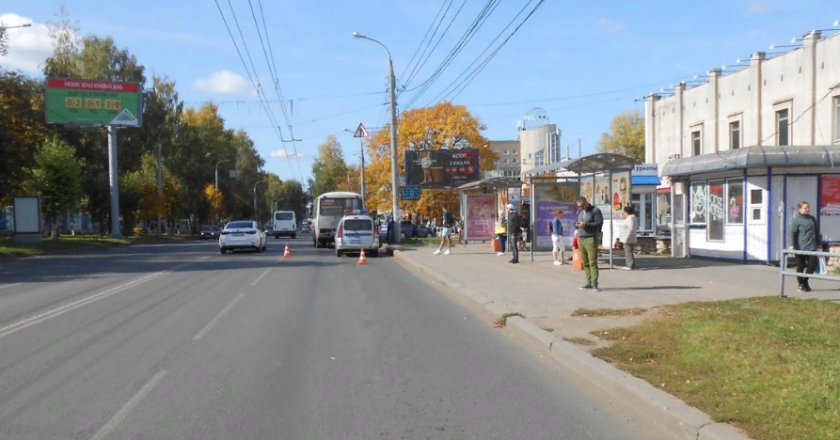 В Кирове в дверях автобуса зажало 60-летнюю женщину