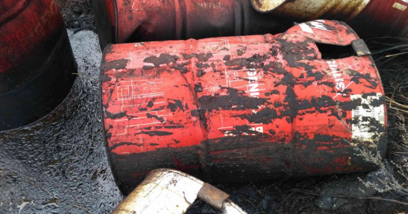 Полиция ищет виновника свалки нефтепродуктов в Кирово-Чепецком районе