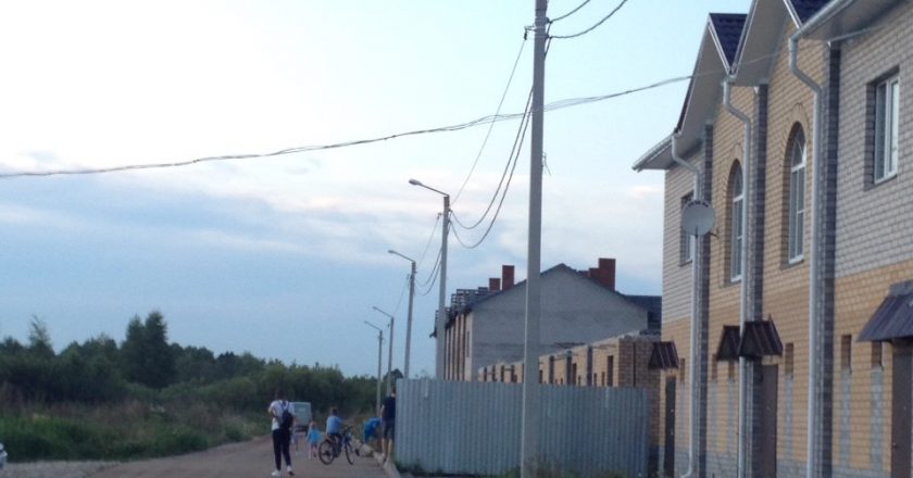 Вопреки обещаниям чиновников в Новом Сергеево до сих пор не работает уличное освещение