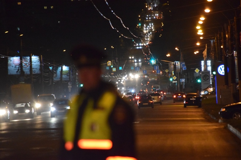 В Кирове сотрудники Госавтоинспекции проверили освещенность пешеходных переходов