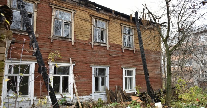 Заброшенные здания рядом с кировскими школами законсервируют