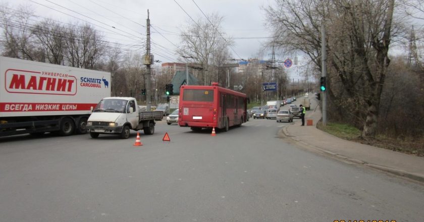 Две женщины травмировались в автобусе в Кирове