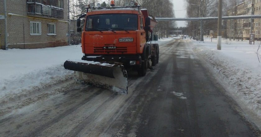 На работу в первый снегопад было выведено 80 единиц техники в Кирове