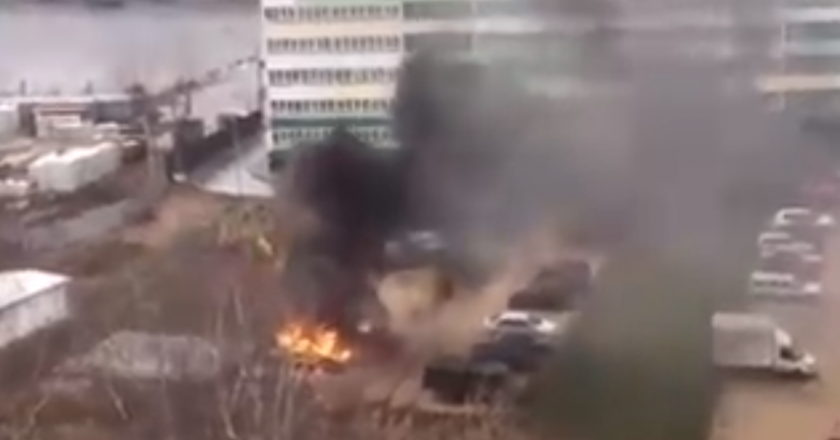 В Кирове на парковке сгорела машина