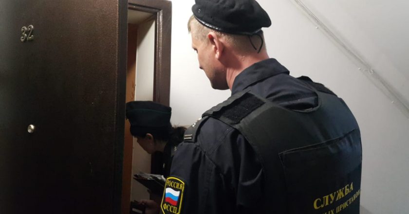 Кировчанин выгнал 12-летнюю дочь из дома
