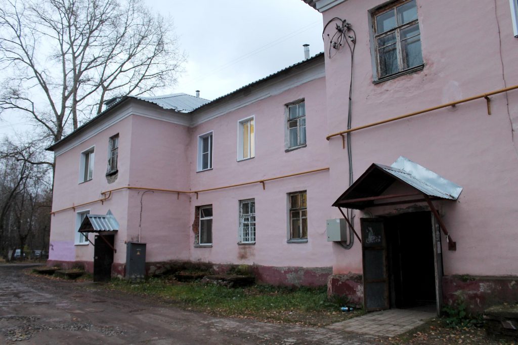 Двухэтажный дом на Северо-Садовой атаковали полчища комаров