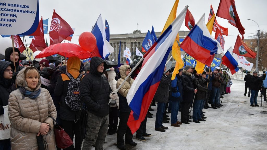 Свыше 2500 кировчан отметили День народного единства на Театральной площади