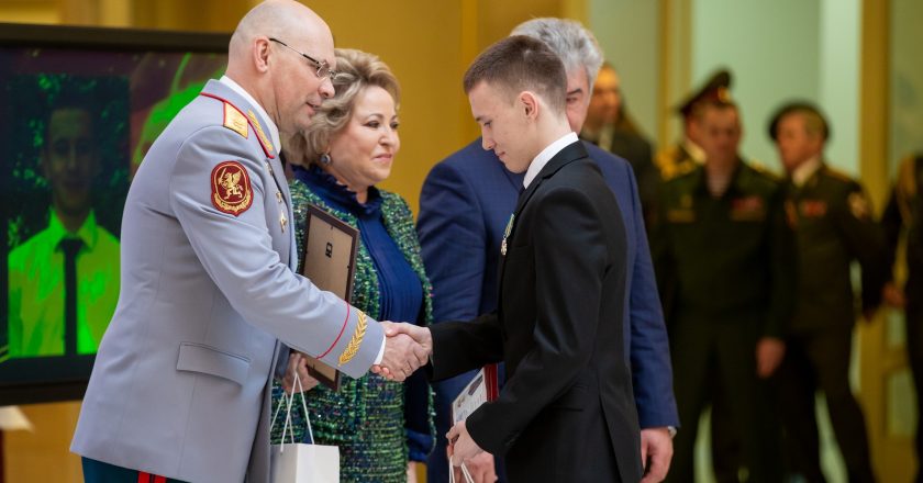 мальчик из кировской области получил награду за спасение человека