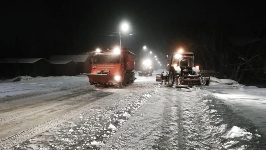 В Кирове устраняют последствия сильного снегопада
