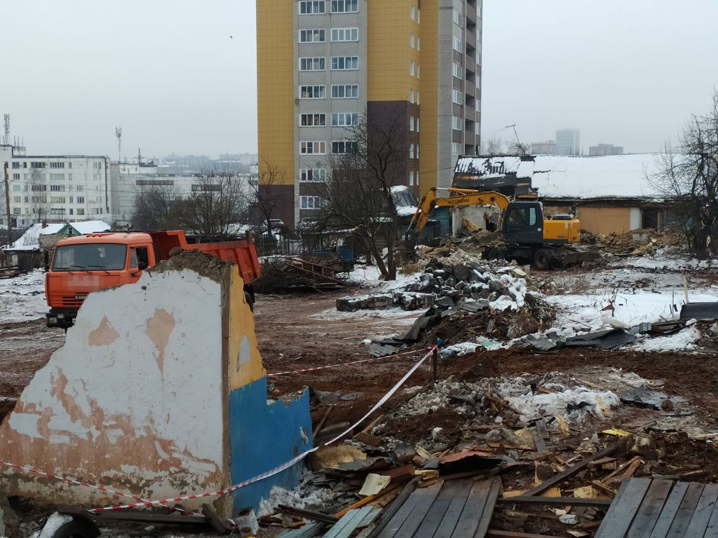 Жители района ОЦМ в Кирове могут провалиться в ямы после сноса домов