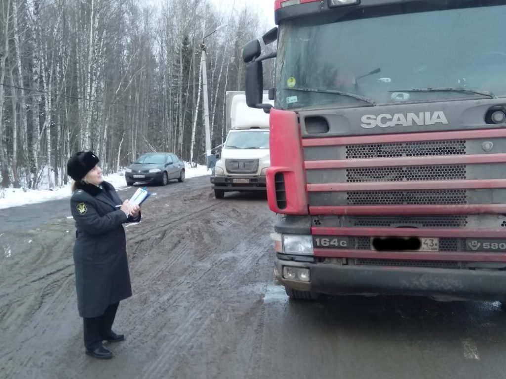 В Кирове водитель остановился по требованию ГИБДД и лишился грузовика