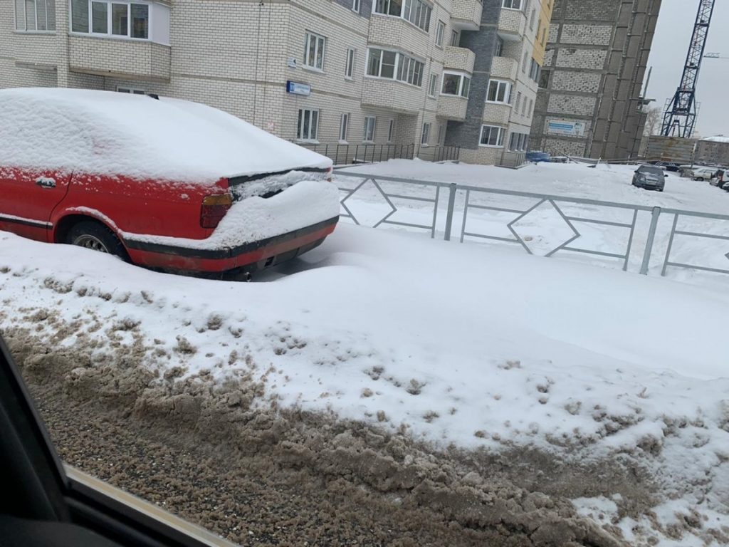 Кировчан настоятельно просят не оставлять автомобили вдоль дорог