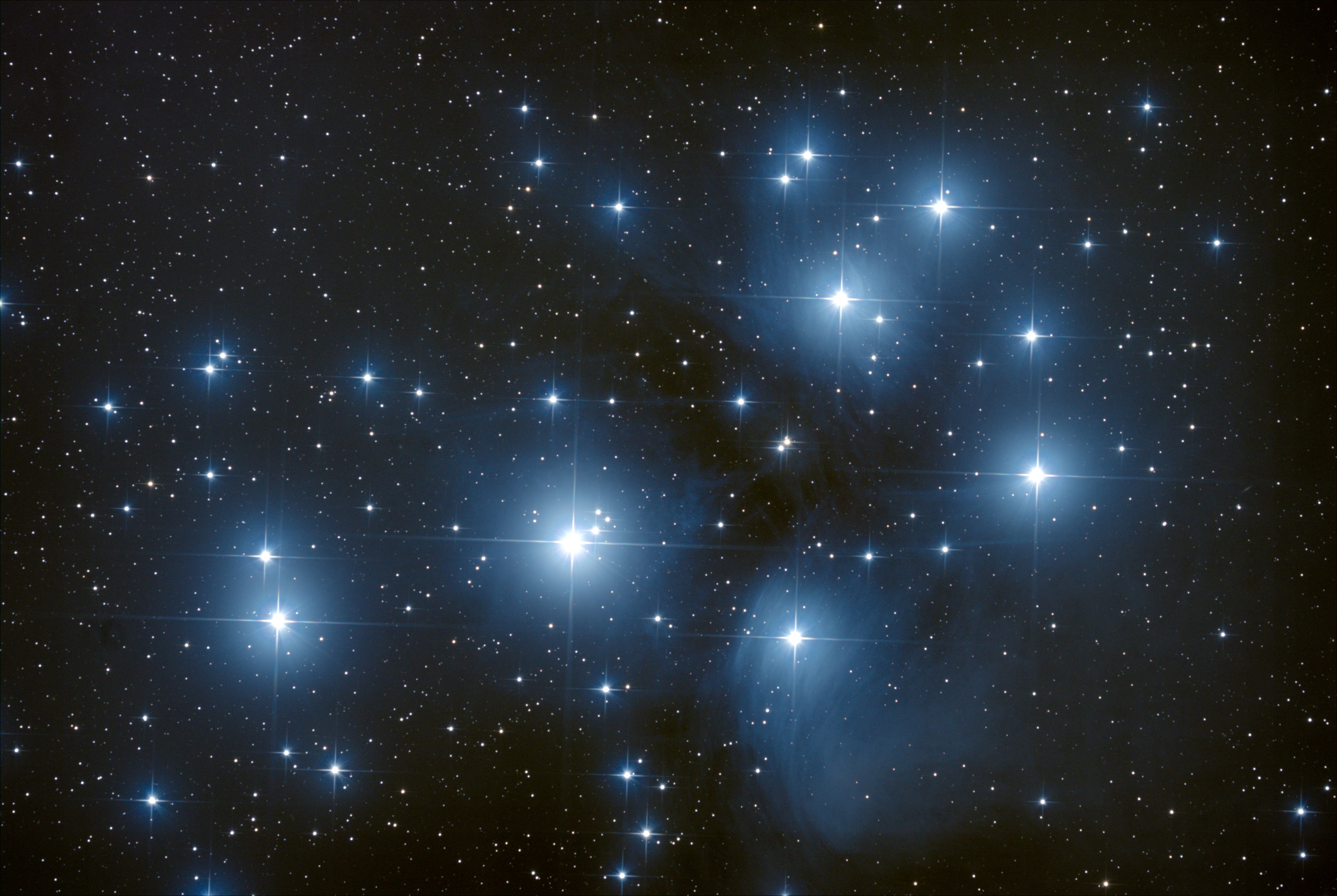 Огромная звезда на небе. Созвездие Плеяд Альциона. Созвездие Телец Альцион. Альциона в созвездии тельца. Скопление Плеяды м45.