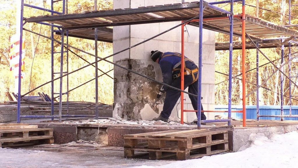 В Кирове начались работы по благоустройству мемориалов