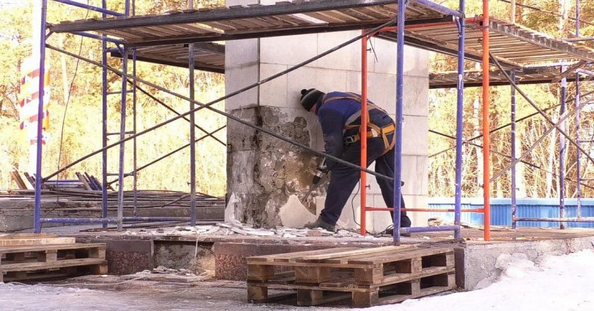 В Кирове начались работы по благоустройству мемориалов