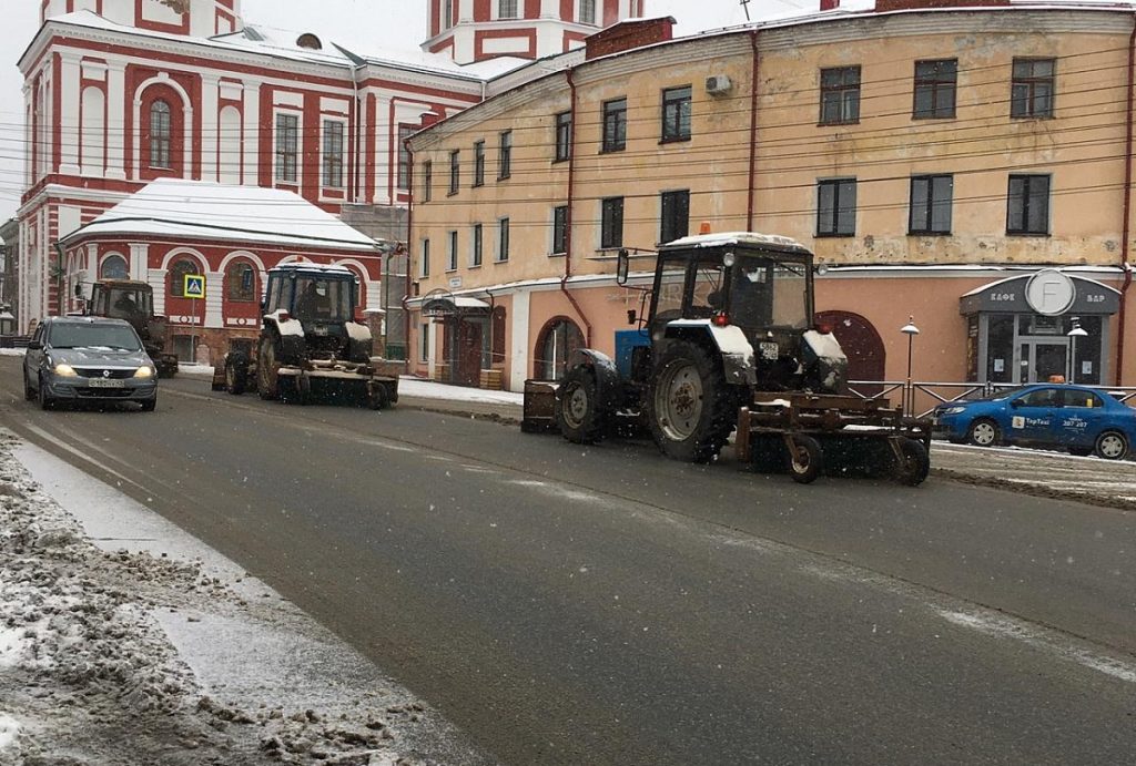 В Кирове ликвидируют последствия снегопада