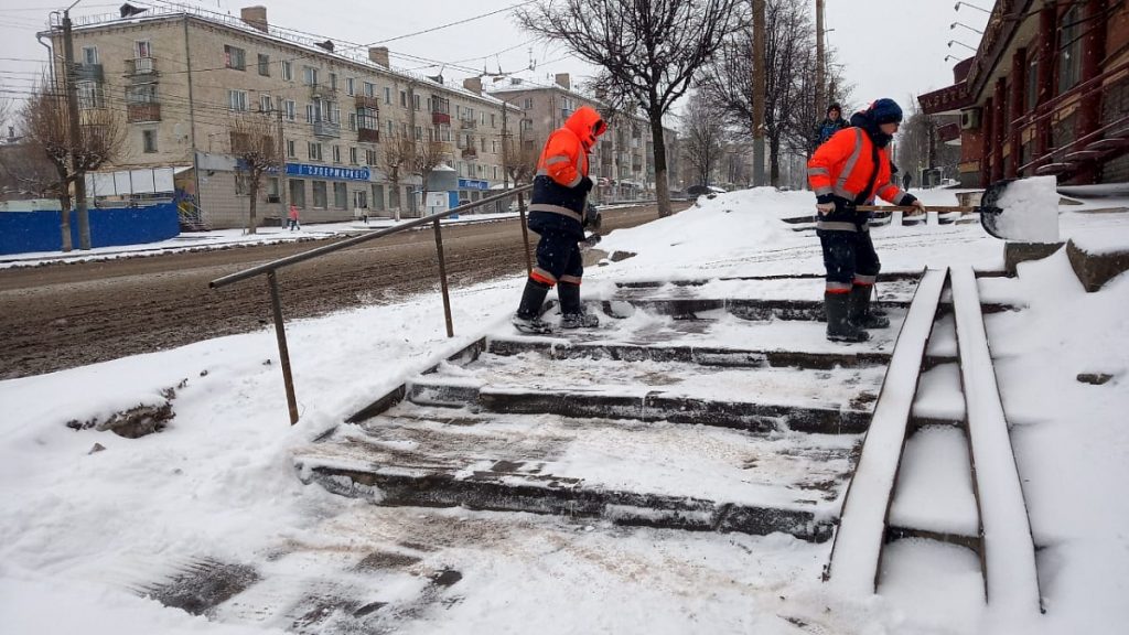 В Кирове ликвидируют последствия снегопада
