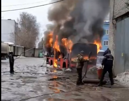 В Кирове сгорел автобус маршрута № 70