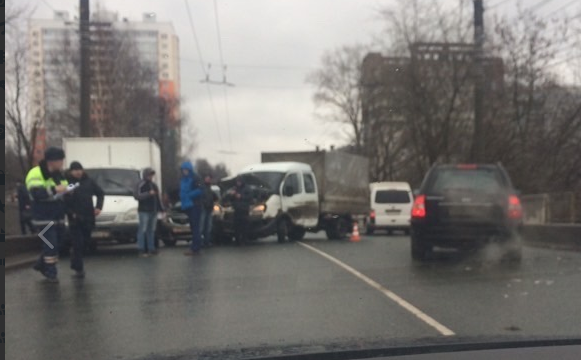 В Кирове на Щорса столкнулись четыре автомобиля