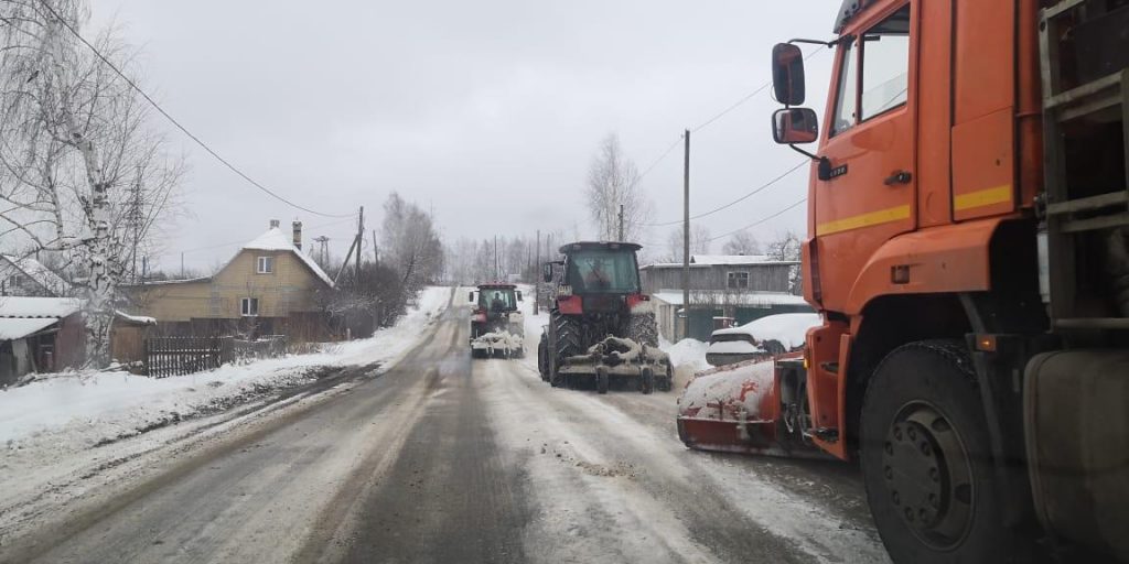 В Кирове устраняют последствия двойного снегопада