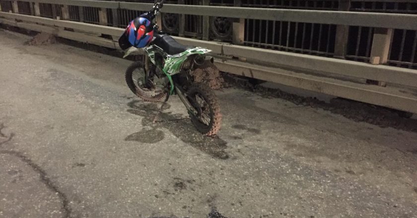 В Кирове пьяный подросток на мотоуцикле чуть не улетел с моста