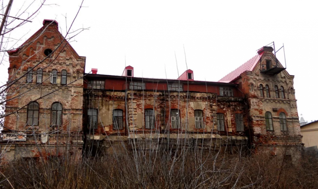 Администрация продает помещения в самом старом доме Кирова