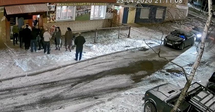 Кировские активисты ОНФ просят правоохранителей разобраться с корпоративами и продажей «фунфыриков» в доме по соседству с участковым пунктом полиции
