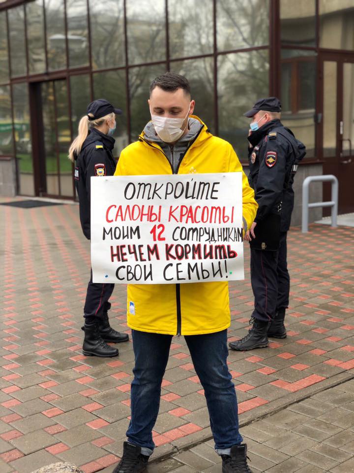 Кировские предприниматели продолжают пикетировать здание правительства