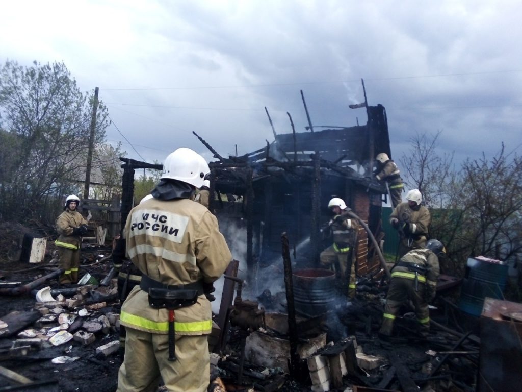 Двое взрослых и ребенок сгорели в маленьком садовом домике в Кирове