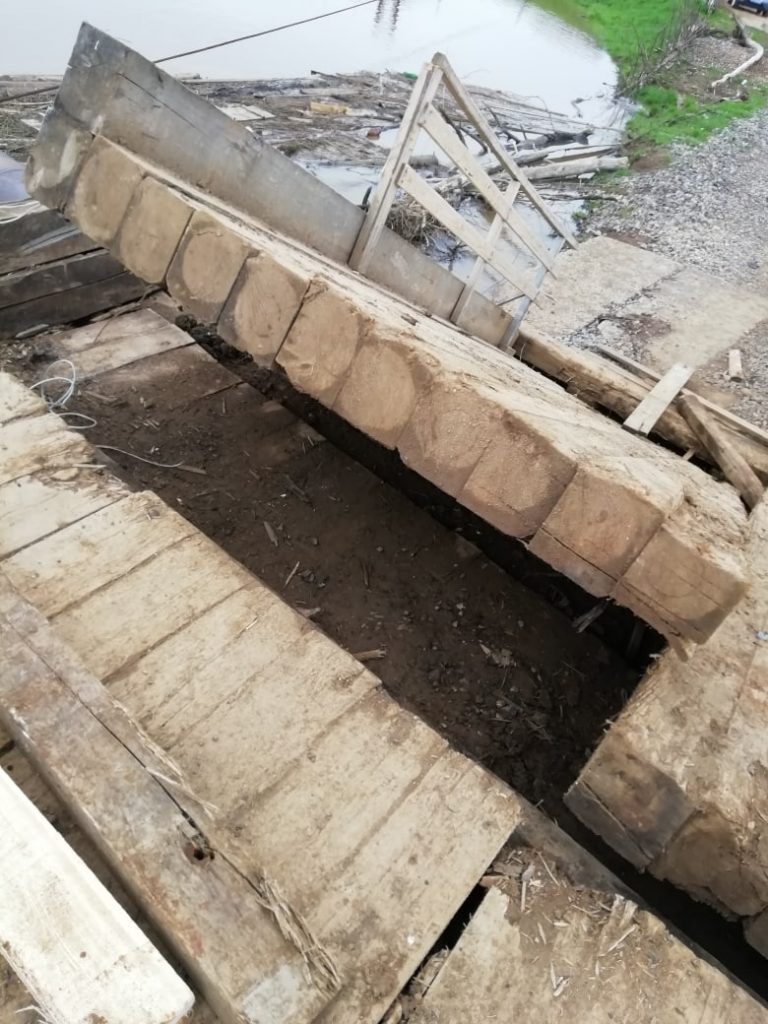 Жители Афанасьевского района жалуются на разрушенный мост через Каму