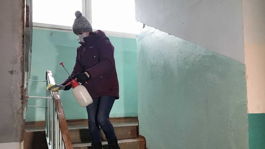 Кировские УК провели санитарную обработку в 7600 домах