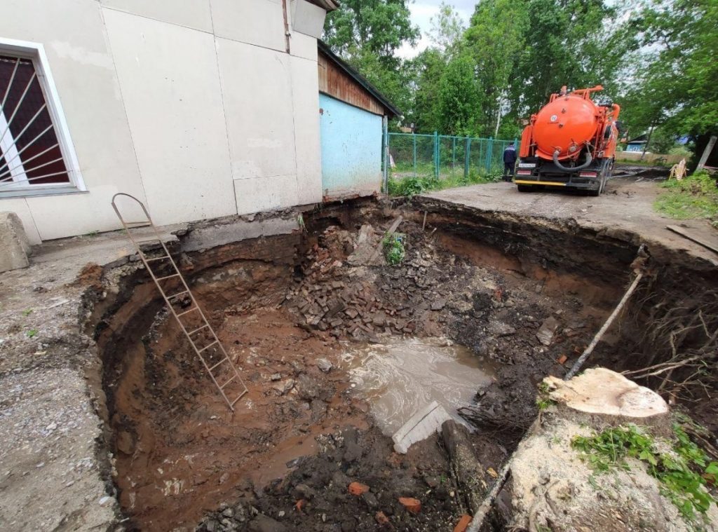 В Кирове рухнула стена здания из-за раскопок