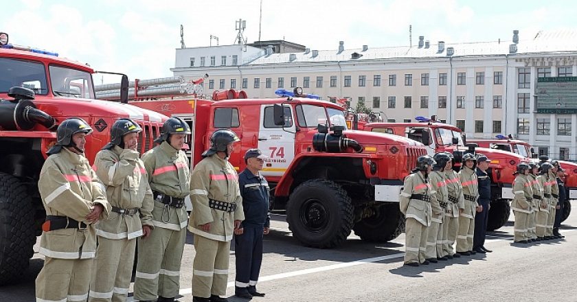 Четыре новых автомобиля поступили на вооружение в пожарные части Кировской области