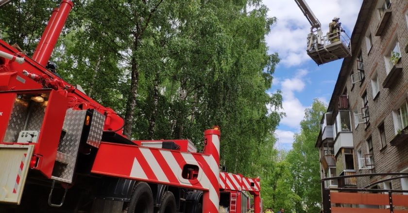 В Кирово-Чепецке из горящего дома эвакуировали девять человек