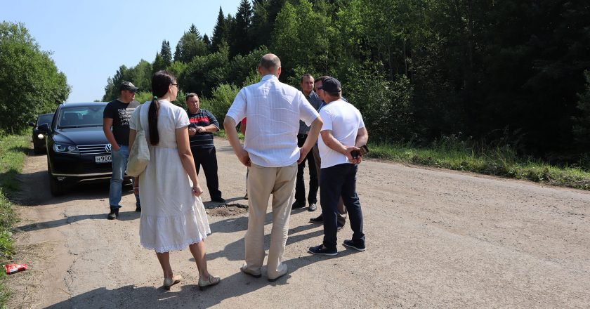 В Кировской области жители населённых пунктов остались без транспортного сообщения из-за убитых дорог