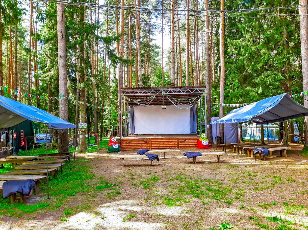 В Кировской области в парке открыли кинотеатр