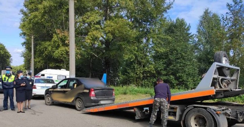 В Кирове у 10 водителей забрали машины прямо на дороге