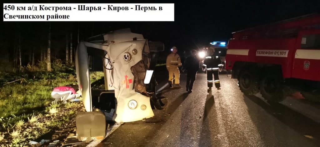 В Кировской области из-за лося опрокинулась машина скорой