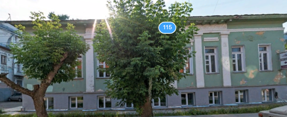 Согласно документации, размещённой на сайте dgs.kirovreg.ru, здание площадью 789,2 квадратных метров продают вместе с земельным участком  (964 кв.м). Начальная стоимость объектов - 15 млн 430 тысяч рублей. 