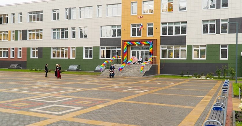 В Кирове в микрорайоне Чистые Пруды открылась новая современная школа