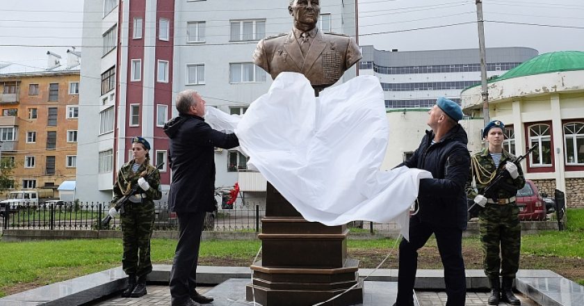 В Кирове открыли бюст Героя Советского Союза Василия Маргелова