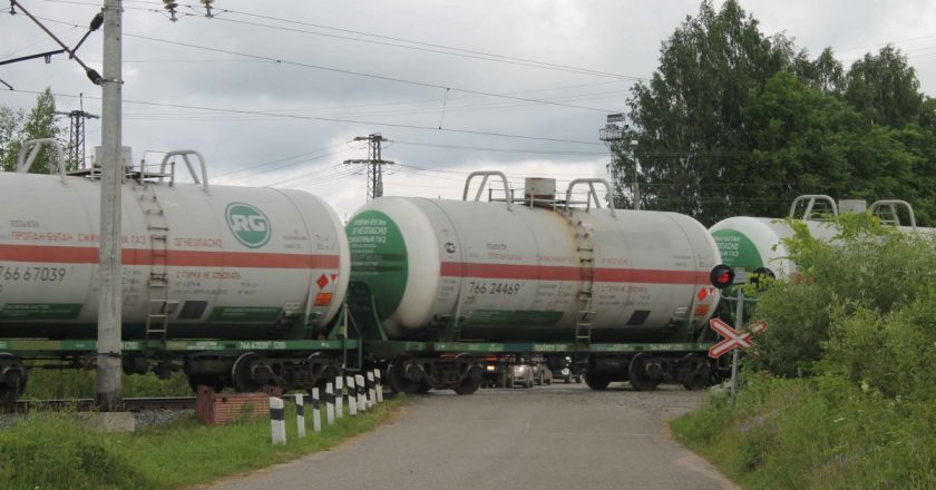 Из-за длительной стоянки поездов на перегоне в Поздино могут погибнуть люди