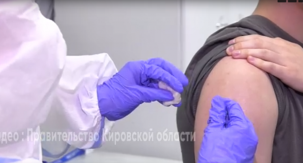 В Кирове 70 добровольцам ввели вакцину против коронавируса