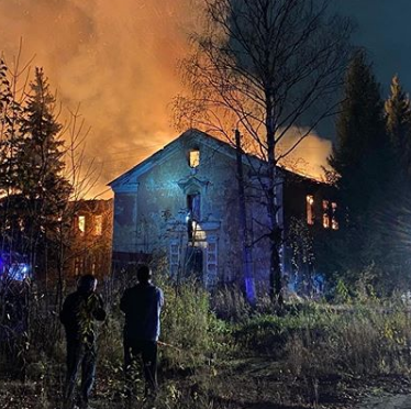 В Кирове снова горело заброшенное здание КВАТУ