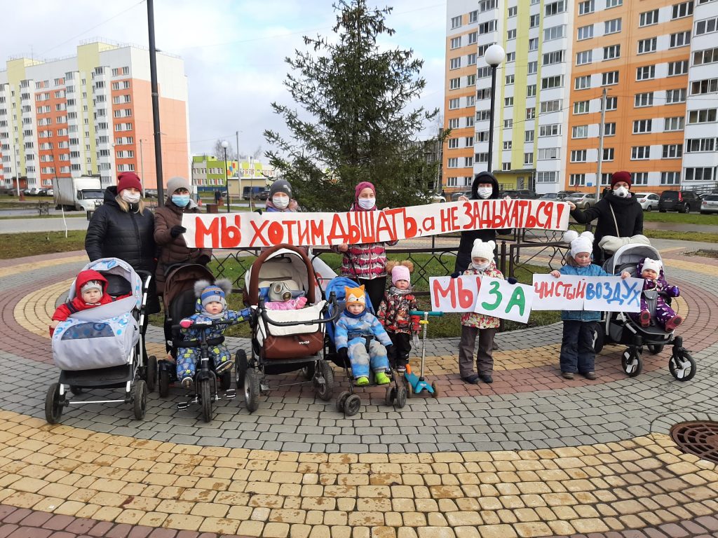 Загрязнение воздуха в Озерках: жители микрорайона устроили флешмоб с колясками